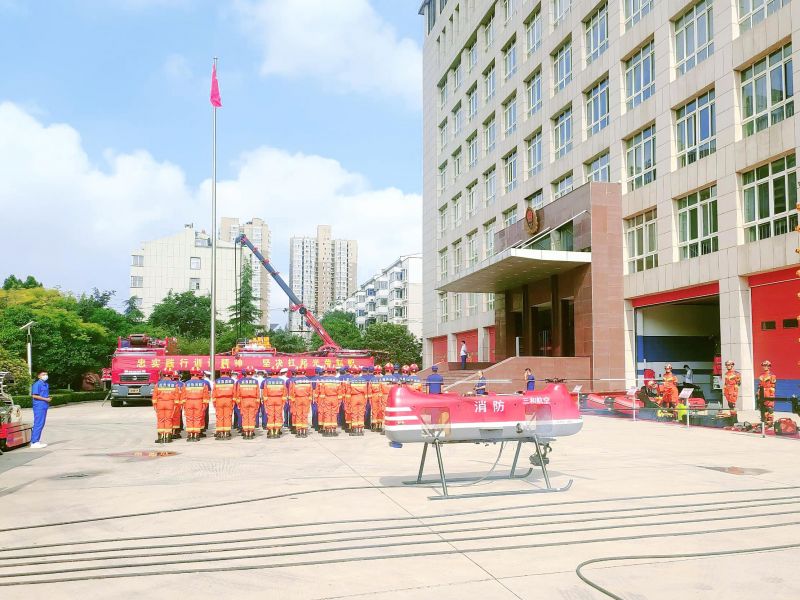 安陽市委書記袁家健一行慰問消防救援指戰員并觀看獵鷹裝備演示